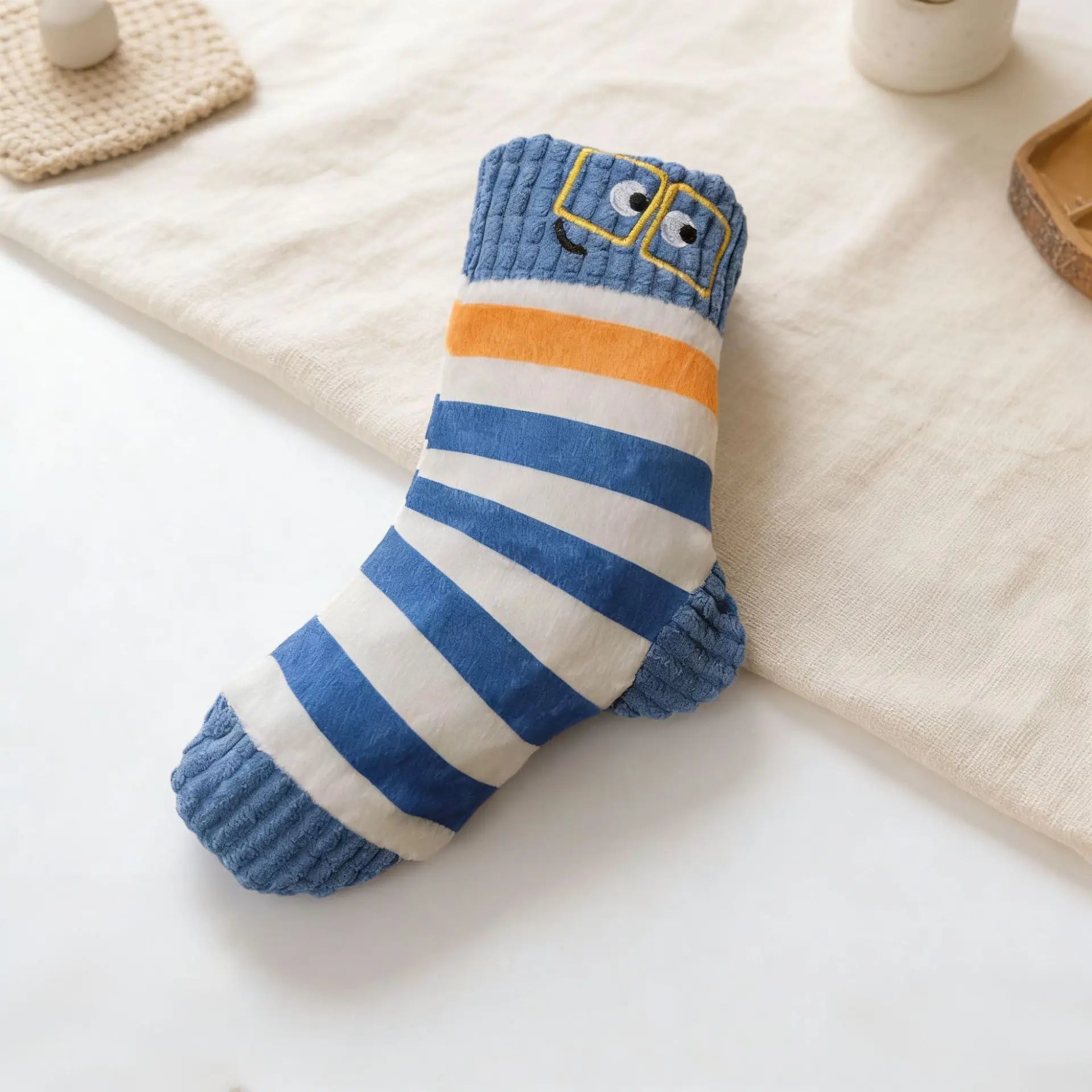 Sock Shaped Plush Pet Chew Toy Hidden Food Design Built-in Squeaker Bite Resistant Teeth Grinding Interactive Play Supplies