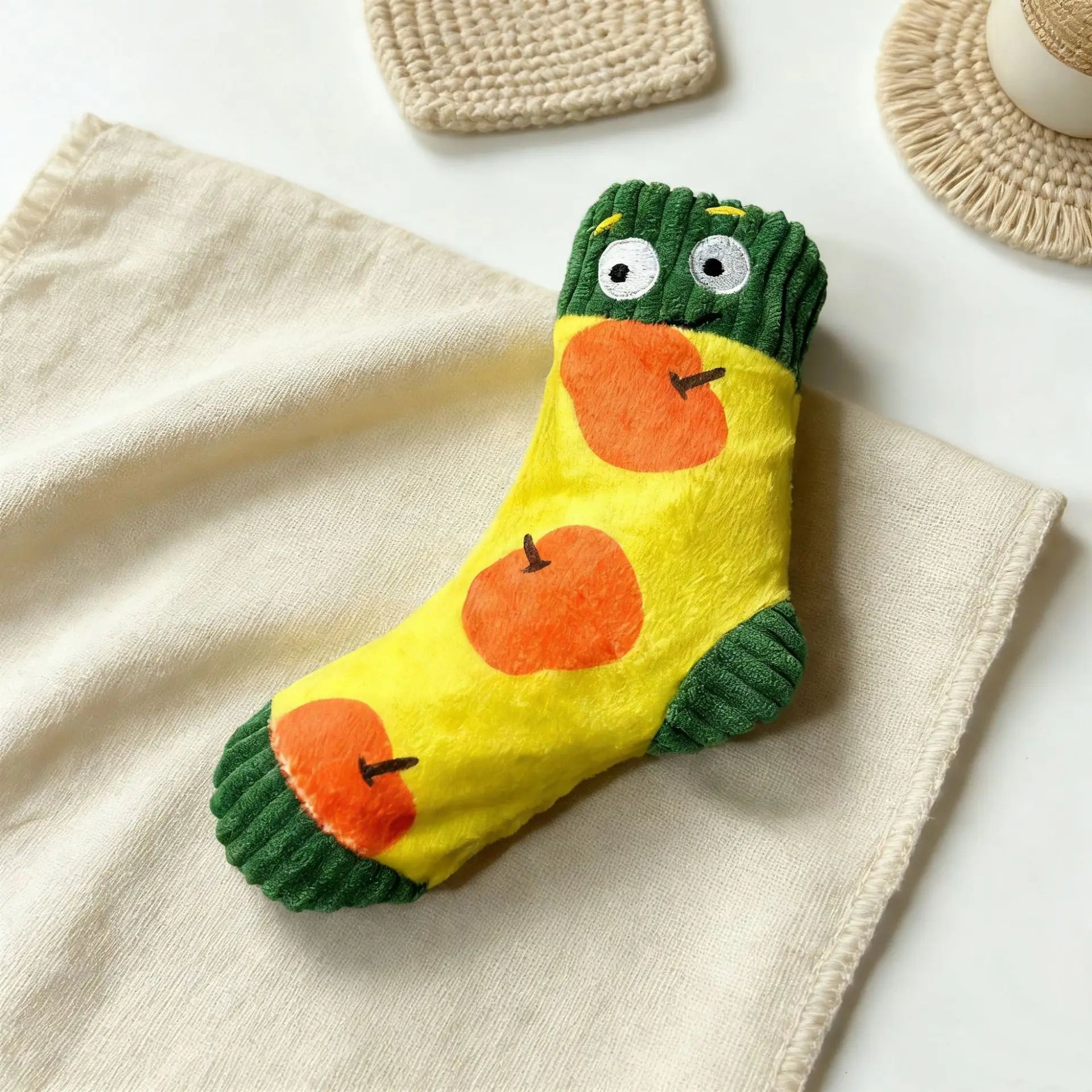 Sock Shaped Plush Pet Chew Toy Hidden Food Design Built-in Squeaker Bite Resistant Teeth Grinding Interactive Play Supplies