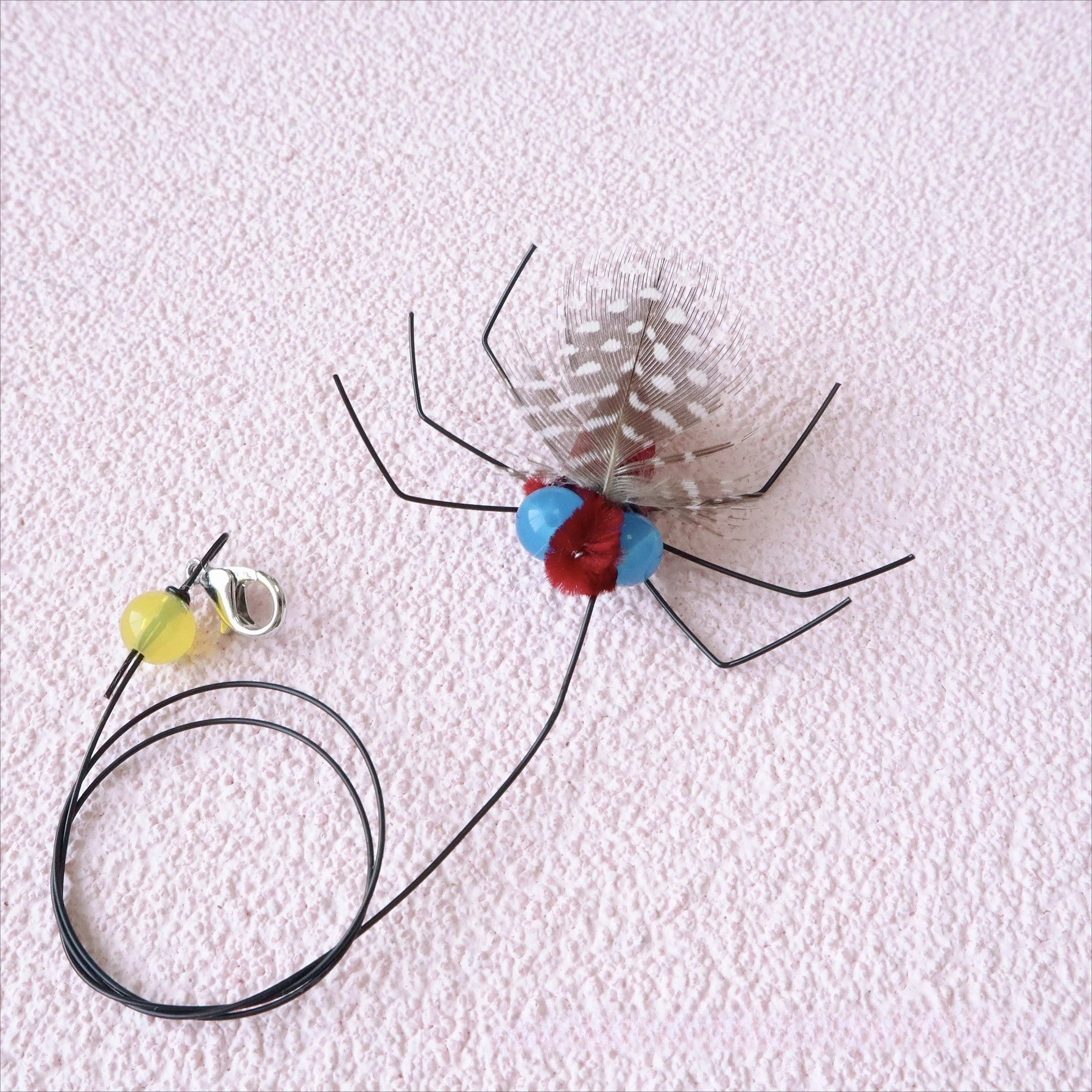 2pcs Random Color Simulation Small Flying Insects Replacement Accessories for Cat Teasers Toys Kitten Feather Toys Pet Supplies