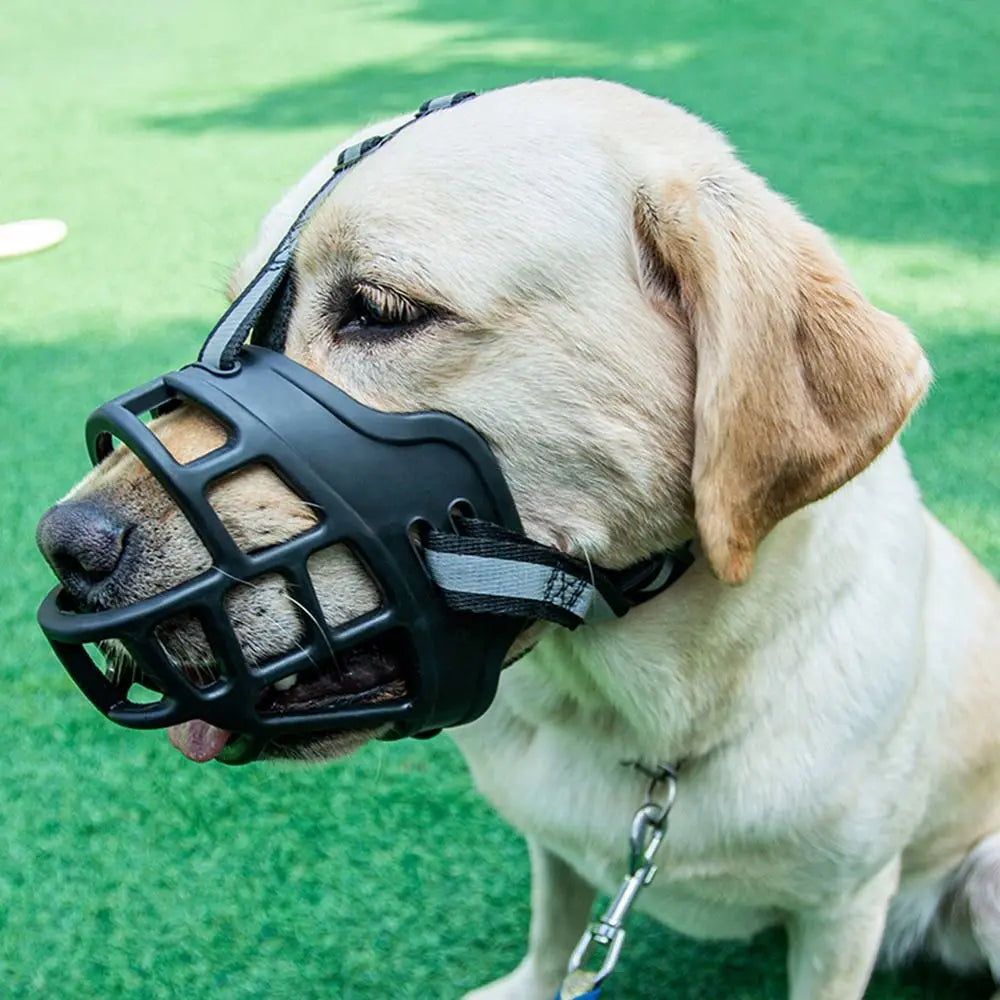 Durable Anti-Biting Adjustable Dog Muzzle Can Drink Water With Reflective Strip Dog Mouth Cover Plastic Breathable Pet Muzzle