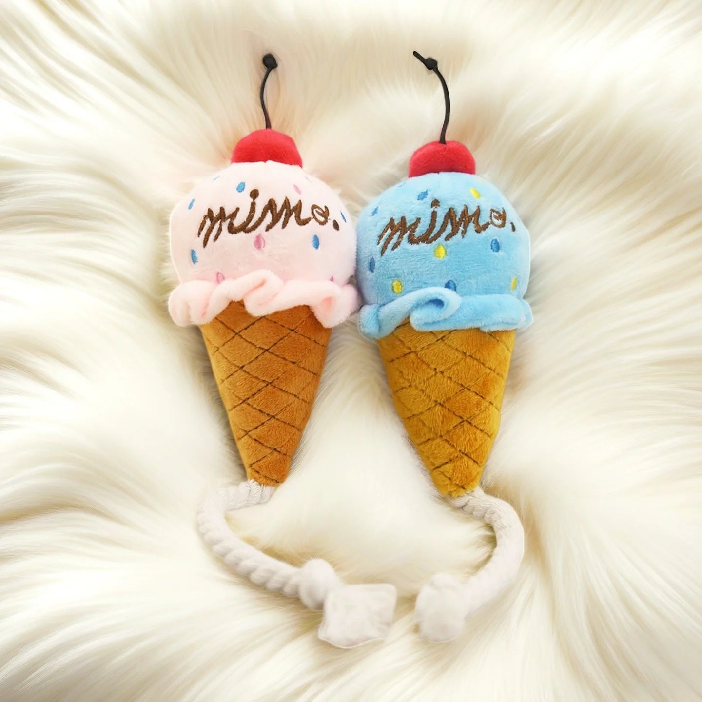 Two-Tone Ice Cream Squeaky Rope Toy: Chew-Friendly Plush with Knots for Independent Play and Teething Fun for Dogs