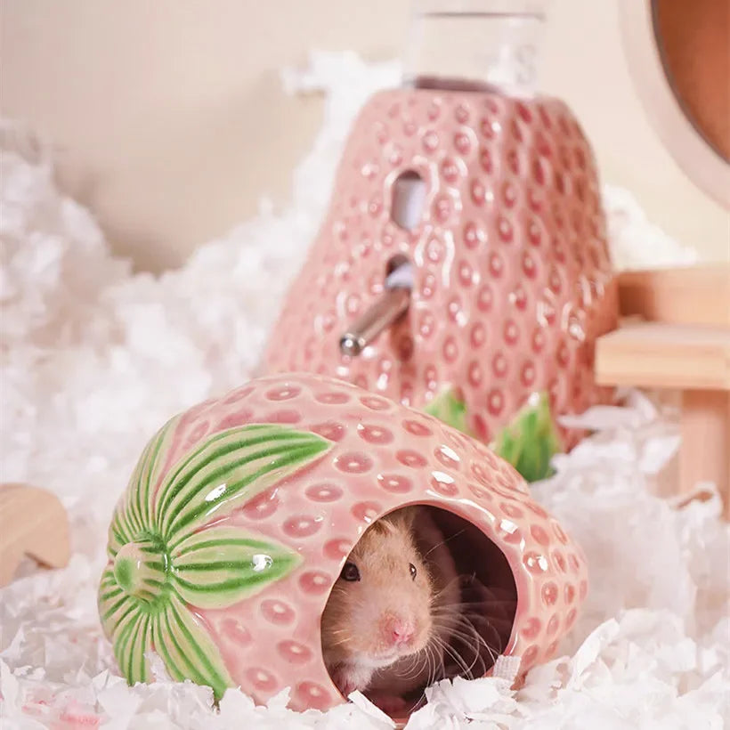 Cute Ceramic Strawberry House Pet Items Hamster Cage Small Pet Bowl For Rabbit Ferret Rat Chinchilla Hedgehog Pet Products