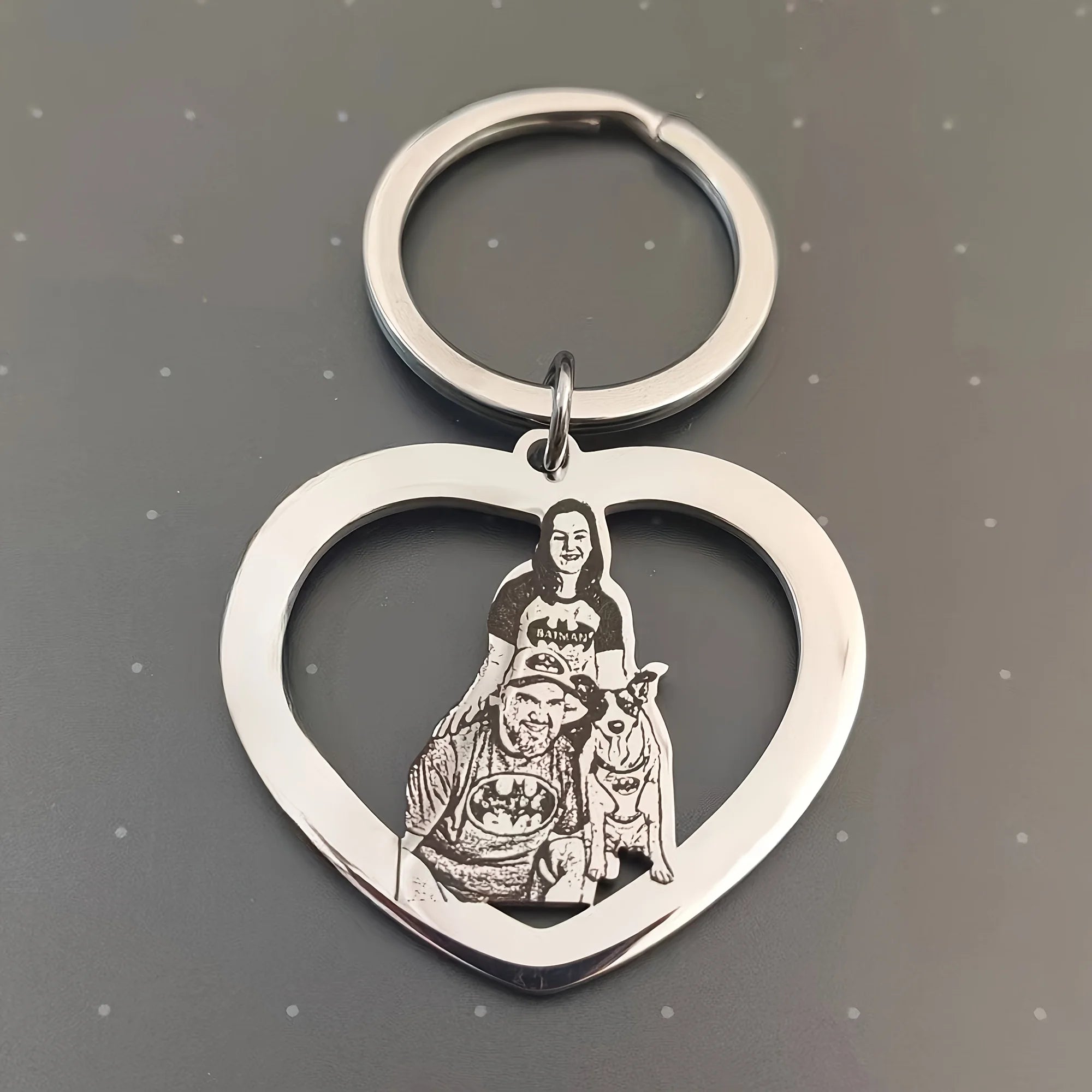 【Customized Product】Personalized Stainless Steel Heart-Shaped Keychain - Customizable with family and couple photos, text, and date - Valentine's Day/Christmas gift - A memorable keepsake gift for family, couples, and pet