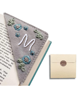 Personalized Hand Embroidered Corner Bookmark,Felt Triangle Page Stitched Corner Handmade Bookmark,Unique Cute Flower Letter Embroidery Bookmarks Accessories For Book Lovers (Winter,M)