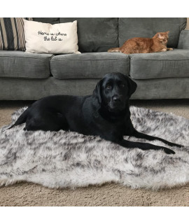Asrug Soft Faux Fur Pet Bed Mat Plush and Fluffy Pet Pad Ultra Cozy Pet Throw Rug for Dogs Cats, Luxury Soft Faux Sheepskin Chair Cover Seat Pad Shag Fur Area Rugs for Bedroom, Black & White, 3ftx5ft